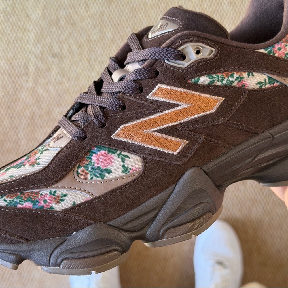 New Balance Women's Brown Floral Panel Sneakers with Pink Accent N - Picture 3 of 6